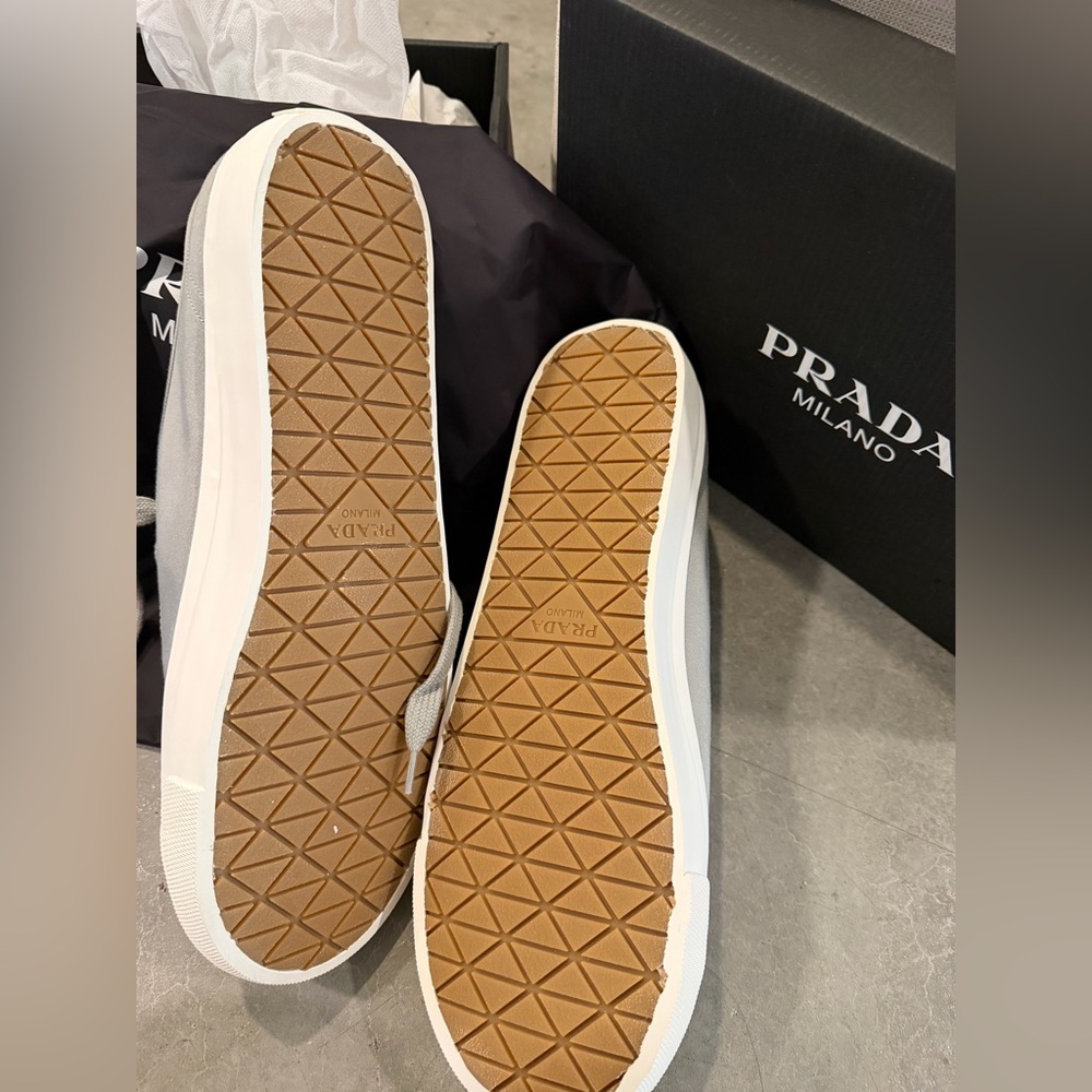 Men’s Prada Sneakers! Size 12. Never worn, in great condition. - Picture 4 of 4